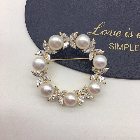 Spilla In Perle D'acqua Dolce Per Donna Eleganza Corona Arπα Forma Di Foglia Zircone Intarsiato Rame Placcato Oro