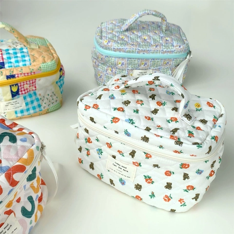 Grote Gewatteerde Katoenen Make-up Tas Bloemen Beer Print Draagbare Reis Toilettas Opbergtas Met Handvat Voor Dames