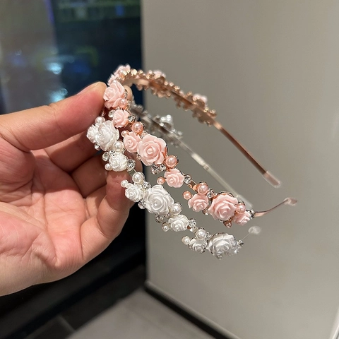 Diadema Dulce De Flores De Rosa Con Perlas Artificiales Artificiales Y Diamantes De Imitación Aro De Pelo De Aleación Para Mujer