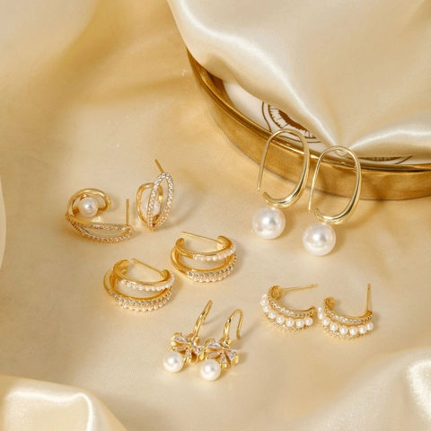 Elegant Copper Artificial Pearl Rhinestone Earrings For Women Electroplated Bowknot Geometric Stud Earrings Fashion Jewelry