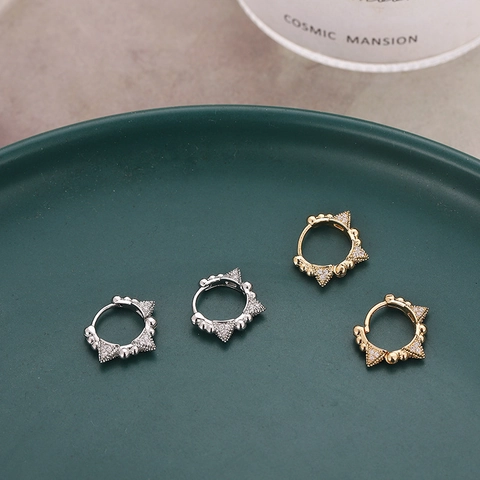 Minimalistische Legierung Huggie Hoop Ohrringe Für Damen Galvanisierte Geometrische Dreieck Strass Schmuck Geschenk