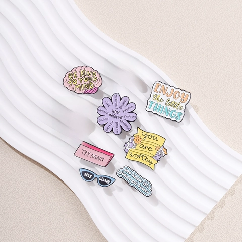 Pines de Esmalte Inspiradores para Mochila Broches de Aleación con Letras Motivacionales Forma de Flor Corazón Cerebro Insignia Estética Joyería para Ropa de Estudiantes
