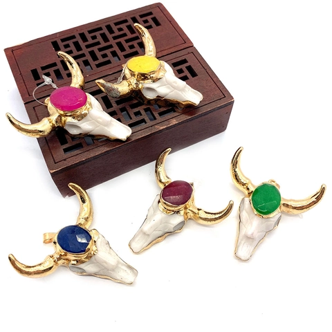 Colgantes De Calavera De Cabeza De Toro Con Piedras Preciosas Coloridas Y Cuernos De Aleación Dorada Para Accesorios DIY