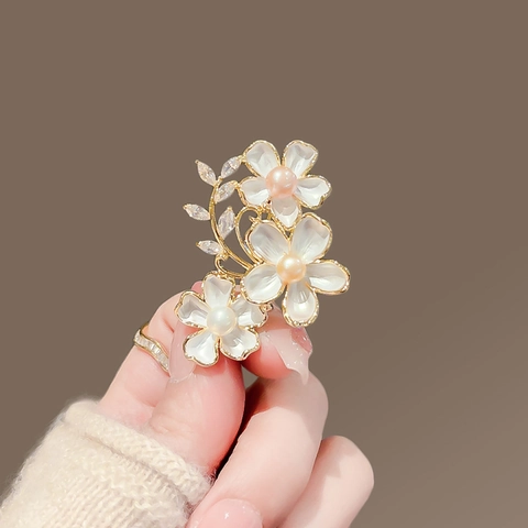 Chinese Style Flower Brooch Elegant Pearl Rhinestone Alloy Pin For Women Suit Coat Clothing Accessories Gift