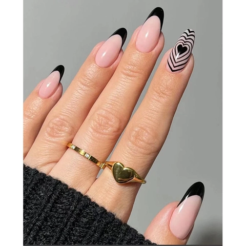 Kunstnagels Amandelvorm Zwarte French Tip Hartpatroon Glanzend Roze Kunstnagels Voor Vrouwen
