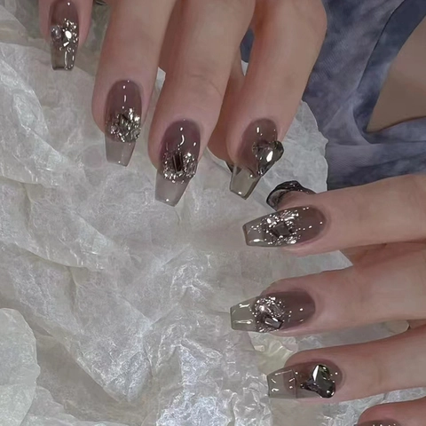 Uñas Postizas Coffin Degradado Gris Oscuro Brillo Corazón Diamante De Imitación Arte De Uñas Lujo Con Pegamento