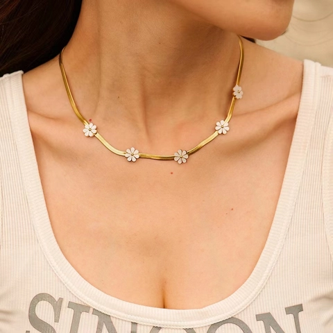 Titanium Steel Necklace With Butterfly Daisy Clover Charms Gold Plated Flat Herringbone Chain Fashion Jewelry For Women