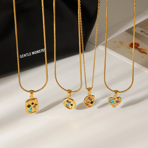 Collar De Acero Inoxidable Chapado En Oro De 18K Con Colgante De Corazón Geométrico Irregular Circón Colorido Estilo Retro Para Mujer