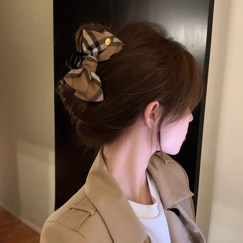 Plaid Bow Hair Claw Clip For Women Large Vintage British Style Fabric Plastic Shark Clip Hair Accessory For Daily Use