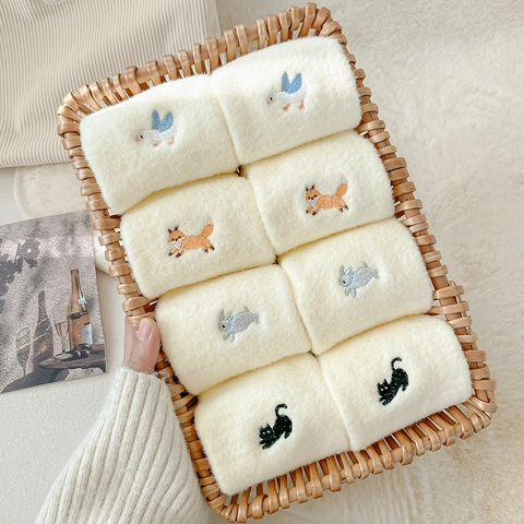Chaussettes D'Hiver En Peluche Pour Femmes Épaisses Chaudes De Sol Sommeil Brodées Animaux De Dessin Animé Polaire Douce