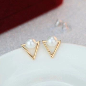 Triangle Artificial Pearl Stud Earrings Alloy Geometric Minimalist Elegant Korean Style Jewelry For Women Lightweight Luxury Accessary