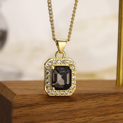 Collier Pendentif en Zirconia Carré Classique de Mode pour Femmes Cuivre Électroplaqué Géométrique Exquis Choker Chaîne Élégant Bijoux Cadeau