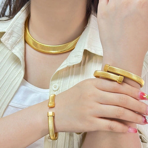 Set di Gioielli in Acciaio Inossidabile per Donna Girocollo Tubogas a Costine Bracciale Aperto Strass Punk Vintage