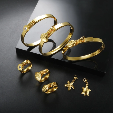 Gioielli in Acciaio Inossidabile Placcato Oro 18K per Donna Numeri Romani Stella Marina Tartaruga Conchiglia Ciondolo Bracciale Rigido Anello Stile Oceano Accessorio Moda