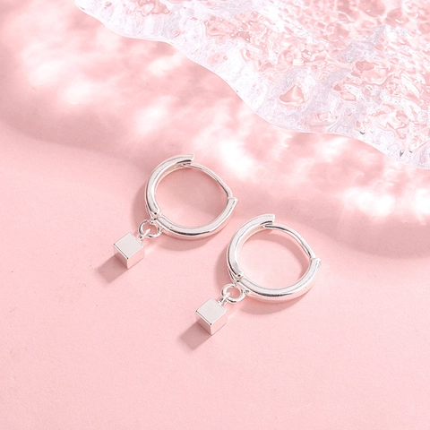 Boucles d'Oreilles Créoles Minimalistes en Cuivre Plaqué Argent avec Pendentif Cube Carré pour Femmes Style Coréen Bijoux de Mode Cadeau