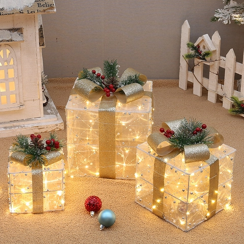Decorazioni Per Scatole Regalo Illuminate Di Natale Con Luce LED Calda Rete Floccata Bianca Nastri Rossi Oro Accenti Di Pigne E Bacche Per Interni Esterni Festa Cortile