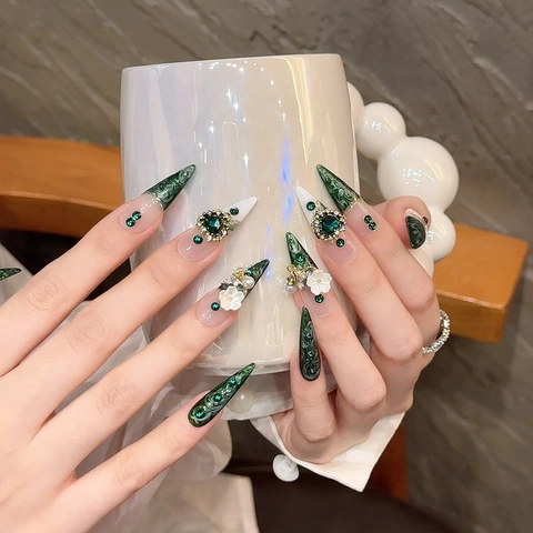 Lussuosi Unghie a Pressione in Marmo Verde Smeraldo Unghie Stiletto Lunghe Fatte a Mano Con Fiore Bianco Perla Artificial Gioielli