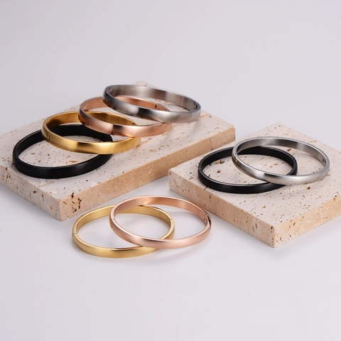 Bracciale Rigido Minimalista Acciaio Inossidabile 316L Opaco Spazzolato Ovale Chiusura A Scatto Per Uomo E Donna