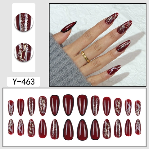 Unghie Finte A Pressione Rosso Vino Forma Mandorla Trama Marmo Glitter Rilievo Linea Dorata 3D Eleganti Donna
