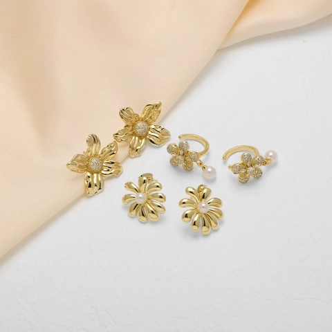 Pendientes De Flores Y Perlas Artificiales Elegantes Con Cobre Chapado En Oro De 18K Micro Circonita Diseño Floral Poste De Oro De 14K