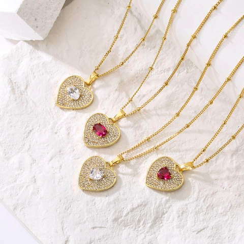 Collar Con Colgante de Corazón de Latón Chapado en Oro de 18K Circonia Incrustada Cadena de Ondas de Agua Joyería de Lujo
