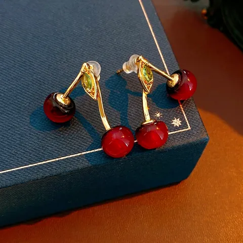 Orecchini A Lobo Ciliegia Resina Rossa Rame Placcato Oro Zircone Con Perno In Argento Gioielli Frutta Donne