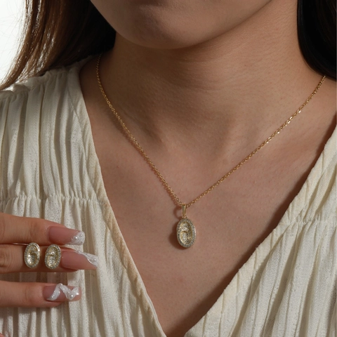 Elegante Juego de Joyas de Aleación de Zinc Colgante Ovalado de Strass y Pendientes de Botón Sin Cadena para Mujer Joyería