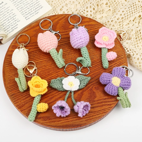 Portachiavi a Forma di Fiore Fatto a Mano All'uncinetto in Filato Tulipano Girasole Mughetto Ciondolo per Borsa Simpatico Accessorio per Donne Bambini