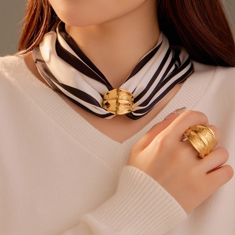 Hebilla De Pañuelo De Acero Inoxidable Dorado Anillo Doble Uso Geométrico Ancho Texturizado Joyas De Moda Para Mujer