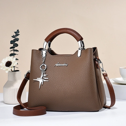 Women Lychee Grain PU Leather Handbag Contrast Color Shoulder Crossbody Bag Star Pendant Elegant Daily Office Tote