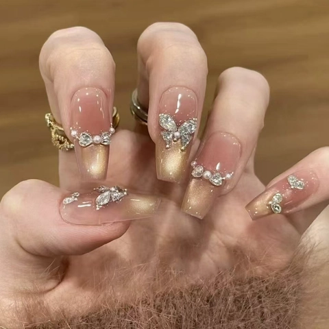 Franse Cat Eye Kunstnagels Lange Doodskistvorm Nude Roze Gradiënt Strass Vlinder Kunstparel Decor ABS Plastic Elegante Manicure