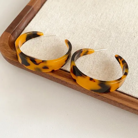 Orecchini A Cerchio A C In Acetato Tartarugato Con Perno In Argento Retro Stampa Leopardata Tondi Per Donna