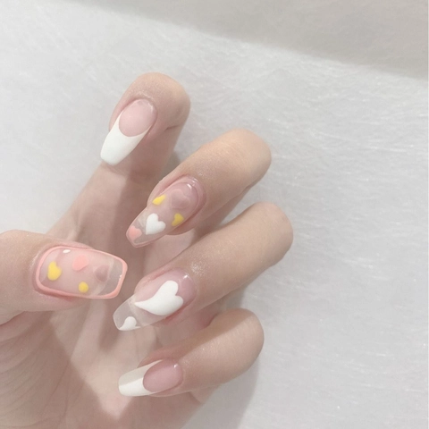 Französische Spitze Press On Nägel Lange Sargform 3D Herz Glänzende Pink Weiße Künstliche Nägel Damen Elegante Maniküre