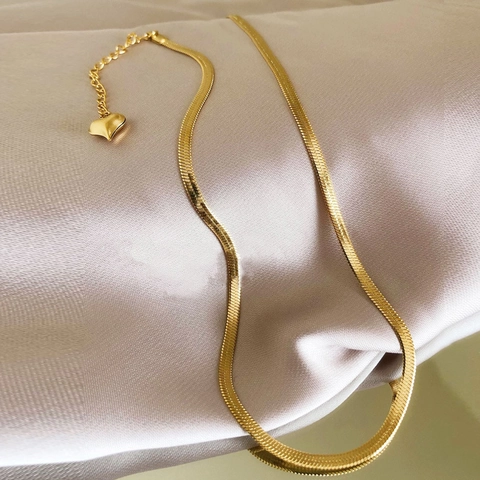 Collana Minimalista in Acciaio al Titanio con Ciondolo a Cuore Catena a Osso di Serpente per Donna Choker Piatto Placcato Oro Argento
