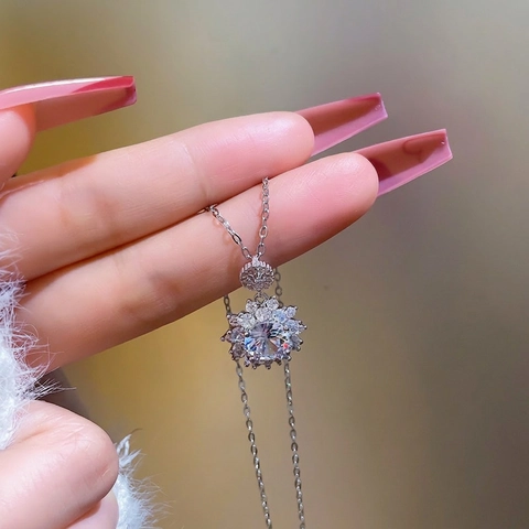 Collana Con Ciondolo A Girasole In Zirconia Cubica Scintillante Con Catena In Acciaio Al Titanio E Inserto In Rame Elegante