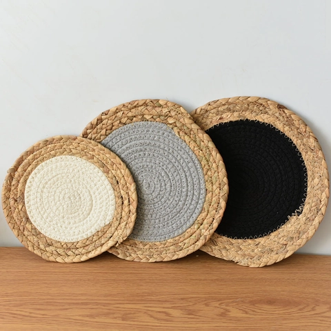 Sets de Table Ronds Tissés à la Main Nordiques Isolés Thermiquement Sous-verres en Vigne Naturelle et Coton pour Table à Manger