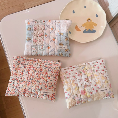 Gesteppte Baumwolle Kosmetiktasche Blumenmuster Make-up Aufbewahrungsbeutel Reißverschluss Reise Kulturbeutel Koreanischer Stil