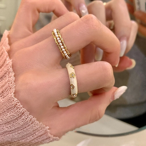 French Retro Gold Plated Alloy Open Ring With Faux Artificial Pearl Enamel Star Flower Design Light Luxury Elegant Jewelry For Women