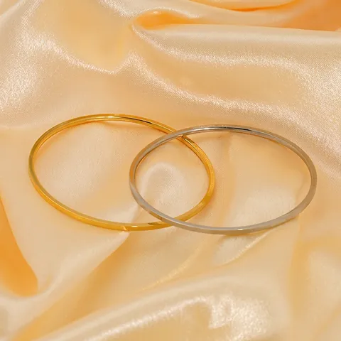 Brazalete Minimalista Pulido Espejo Chapado En Oro 18K Acero Inoxidable Fino Redondo Apilable Joyería Para Mujeres