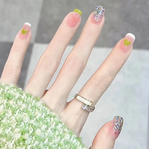 Unghie Finte Press On Francese Cuore Verde Glitter Corto Tondo Punte Per Unghie Manicure Dolce