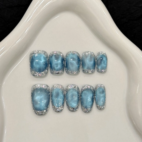 Unghie Finte Fatte A Mano Blu Ghiaccio Occhio Di Gatto Magnetico Glitter Argento Strass Elegante Riutilizzabile
