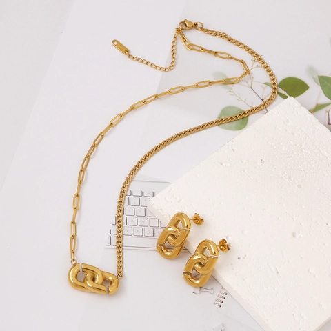 Edelstahl 18K Vergoldet Schmuck Halskette Und Ohrringe Für Damen Minimalistische Ineinandergreifende Ring Anhänger Asymmetrische Kette Accessoires