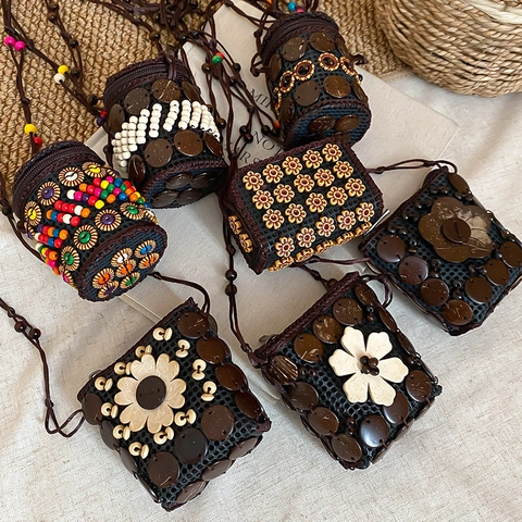 Handgefertigte Mini Umhängetasche Kokosnussschale Holzperlen Ethno Boho Blumen Dekor Kleine Schultertasche Damen