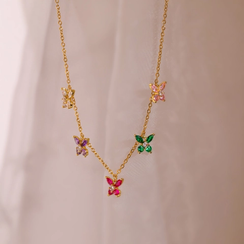 Collana Farfalla Rame Placcato Oro 18K Zirconia Cubica Colorata Multi Pendente Girocollo Elegante Dolce Per Donna