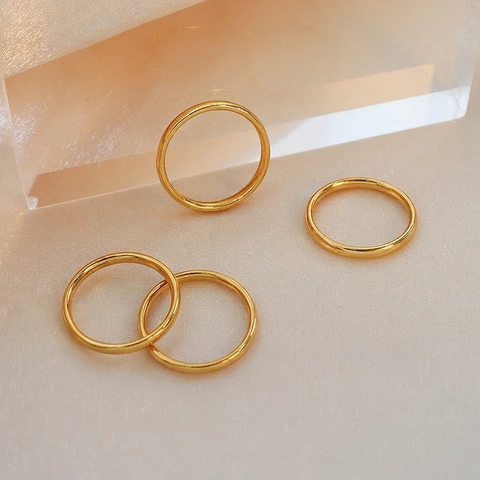 Minimalistische Gladde Ring Titaniumstaal 18K Verguld Gepolijst Hoogglans Stapelbare Mode Sieraden Voor Vrouwen