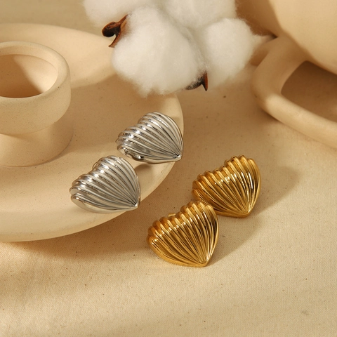 Pendientes De Botón De Corazón Acero De Titanio Chapado En Oro 18K Textura Rayas Verticales Moda Para Mujeres
