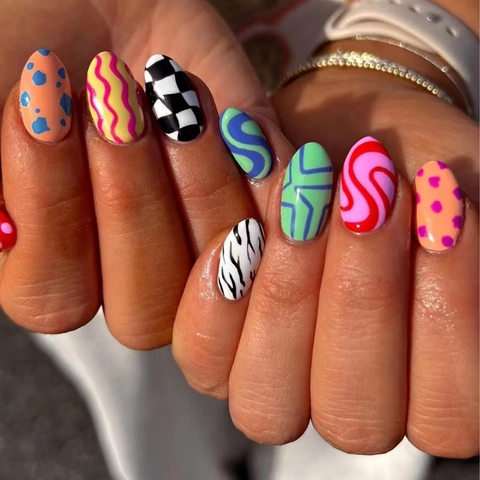 Candy Color Press-On Nagels Ovalen Vorm ABS Kunststof Geometrisch Patroon Stip Schaakbord Met Gelei Lijm En Nagelvijl Dames
