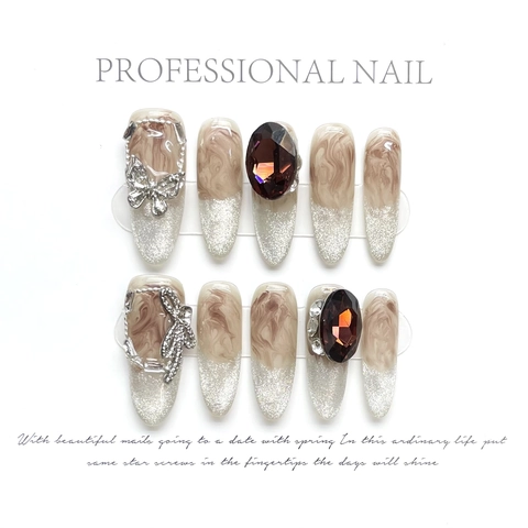 Unghie Finte Fatte A Mano Lunghe Stiletto Marrone Marmo Glitter Argento Sfumato Con Farfalla Metallo Strass Lusso Donna