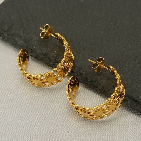 Boucles D'oreilles Créoles À Fleurs Creuses Géométriques En Acier Inoxydable Plaqué Or Sous Vide Design De Niche Pour Femmes