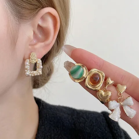 Elegant Artificial Pearl Earrings With Silver Earring Post Alloy Rhinestone Flower Bow Heart Design French Vintage Fashion For Women